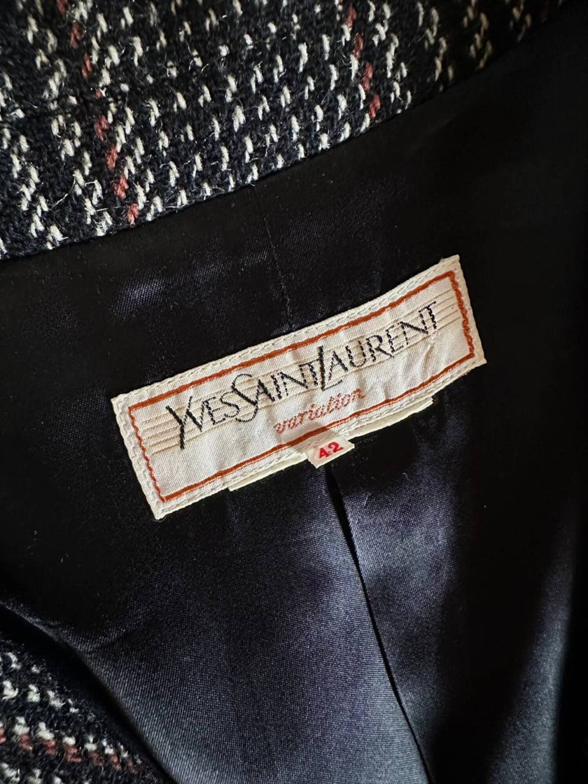 Manteau-blazer Yves Saint Laurent en tweed avec boutons bijoux logotés