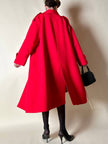 Cappotto rosso oversize con bottoni quadrati