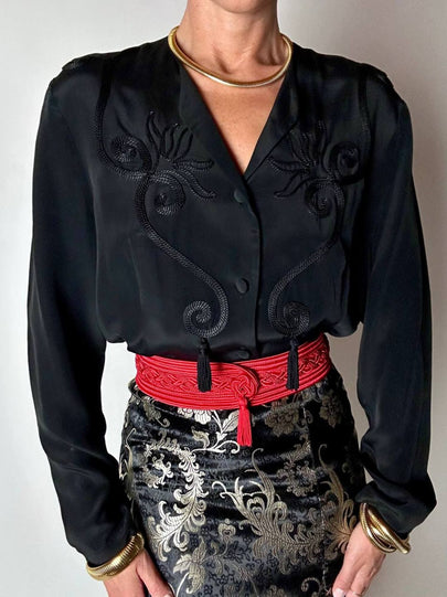 Cintura vintage rossa realizzata con intreccio di passamanerie e nappa couture