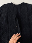 Blusa vintage Valentino Miss V in seta nera goffrata