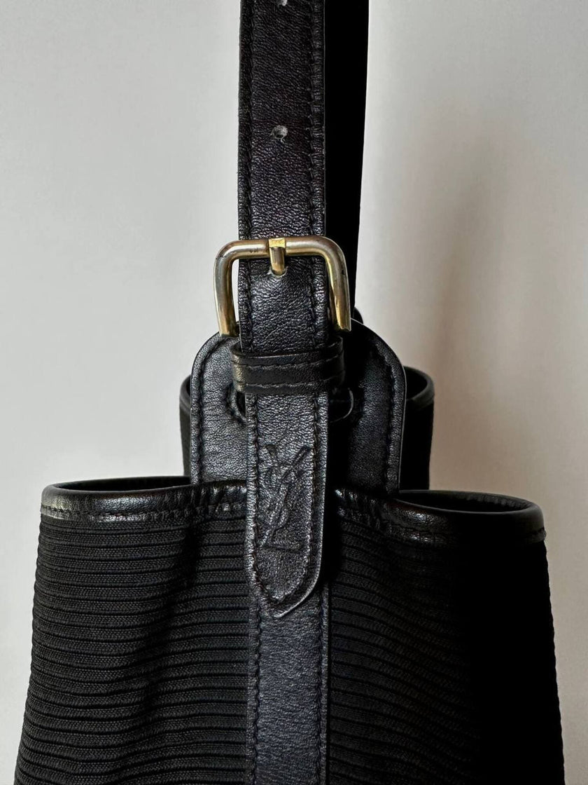 Secchiello vintage Yves Saint Laurent in tessuto nero millerighe con riporti in pelle