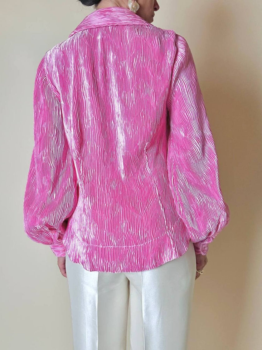 Camicia rosa in tessuto micro plissé con bottoni in madreperla “Ganni”