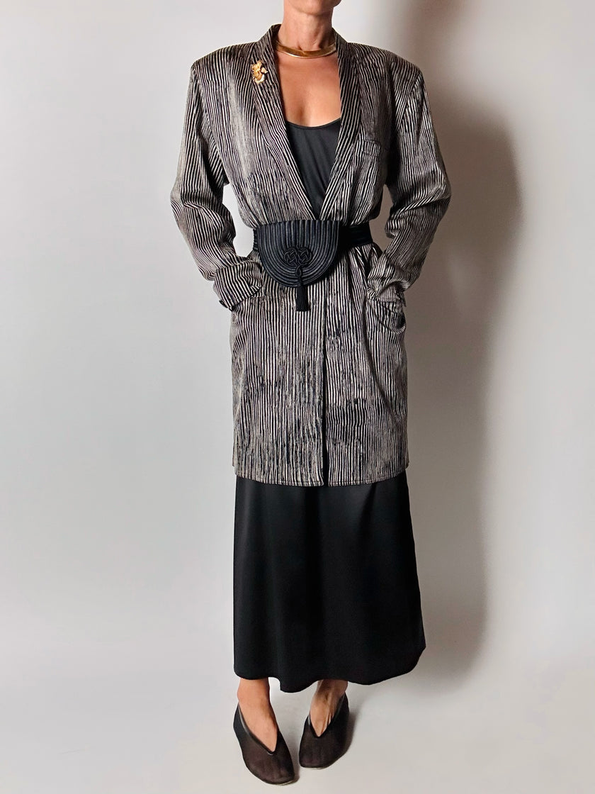 Blazer vintage Gianni Versace in seta goffrata a righe nere e avorio