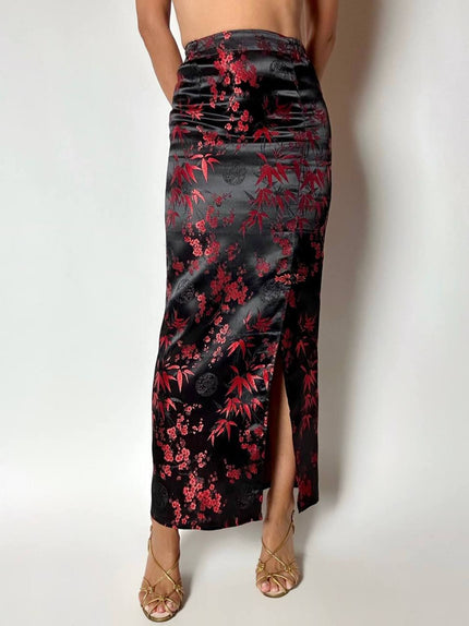 Gonna lunga vintage modello a tubino in raso jacquard nero e rosso fantasia bambù e fiori di prugno