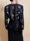 Bolero sartoriale in cotone nero con rose rosse ricamate in perline