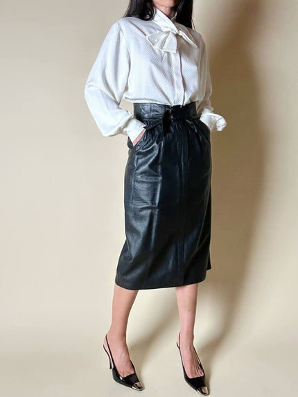 Gonna longuette vintage in pelle nera con cinturini regolabili in vita