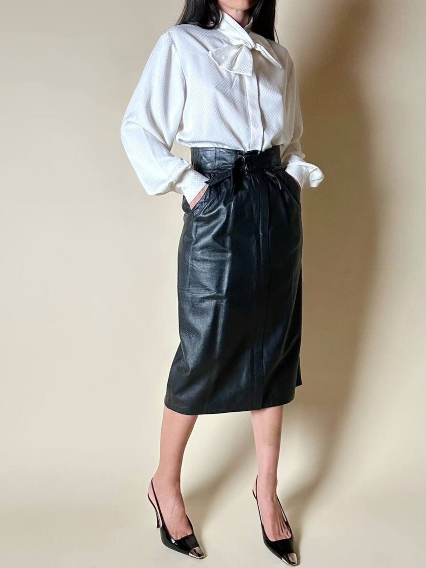 Gonna longuette vintage in pelle nera con cinturini regolabili in vita