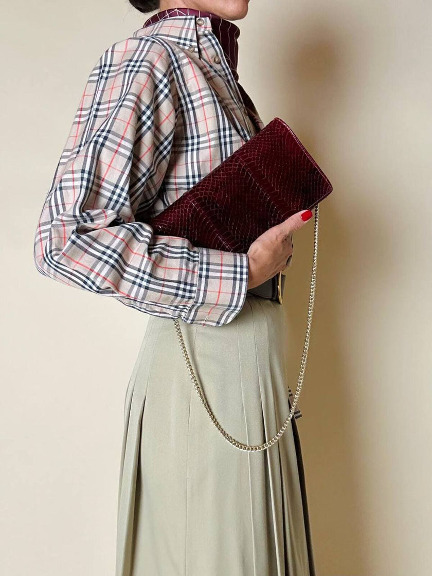 Pochette rettangolare in pitone e pelle bordeaux con tracolla in catena