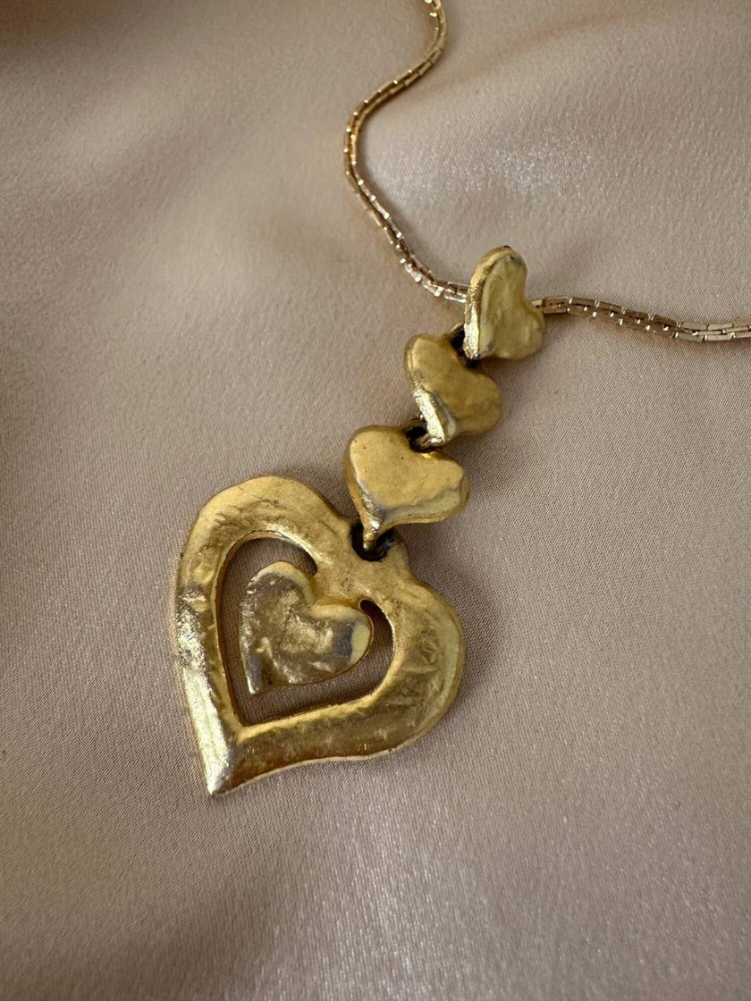 Collana dorata con ciondolo pendente a cuoricini “Yves Saint Laurent”