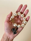 Bracciale di perle barocche con chiusura dorata “Yves Saint Laurent”