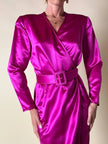 Wrap dress in raso ciclamino con cintura in coordinato “Sartoria Oriana Neri”