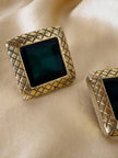 Maxi clip quadrate in metallo oro con centrale in vetro verde bottiglia