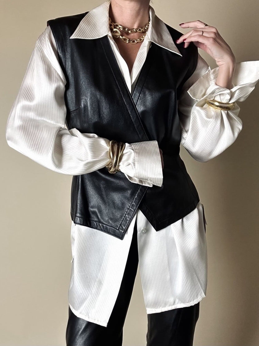 Gilet vintage in pelle nera modello doppiopetto con bottoni gioiello e fodera fantasia cachemire