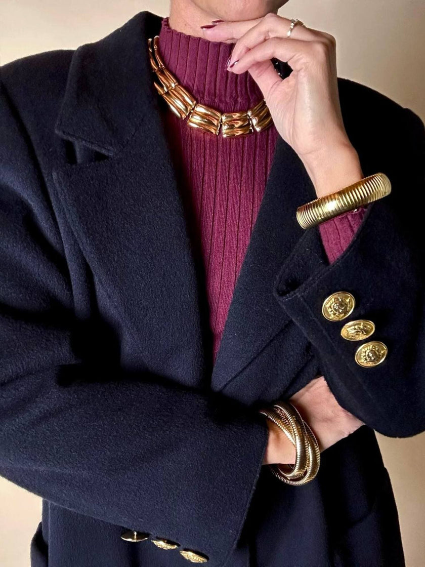 Blazer in lana e cachemire blu notte con bottoni gioiello dorati con testa di medusa