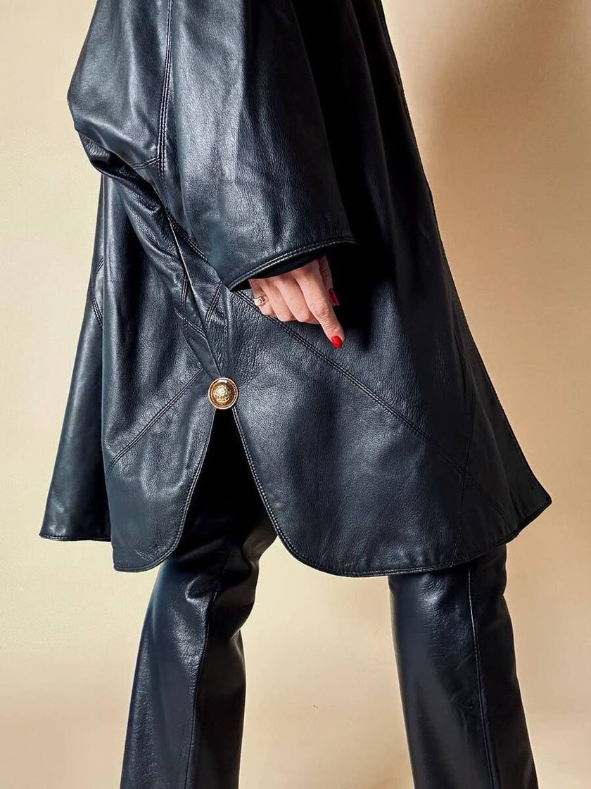 Giaccone in pelle nera double-face con maxi bottoni gioiello