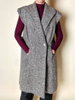 Gilet lungo doppiopetto in tweed a spina di pesce bianco e marrone