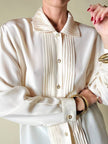 Camicia in seta avorio con dettagli plissé e bottoni gioiello “Mori Castello”