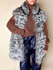 Gilet lungo in volpe argentata con rifiniture in pelle nera