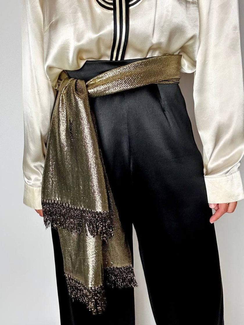 Sciarpa vintage Yves Saint Laurent in lamé di seta oro con frange e logo YSL ricamato