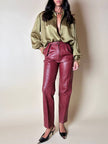 Pantalone in pelle mattone rosato a vita alta con pince e cintura in coordinato La Matta