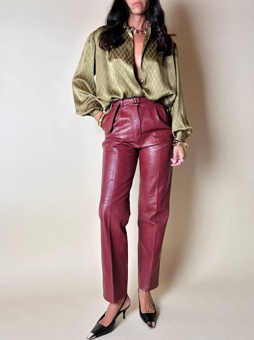 Pantalone in pelle mattone rosato a vita alta con pince e cintura in coordinato La Matta
