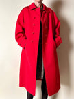 Cappotto rosso oversize con bottoni quadrati