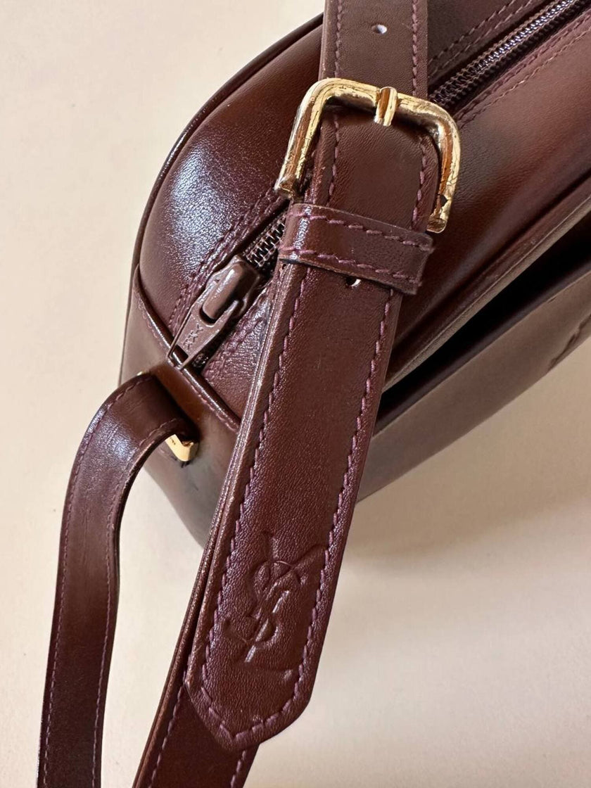 Borsa bandoulière Yves Saint Laurent in pelle marrone castagna con logo a caldo