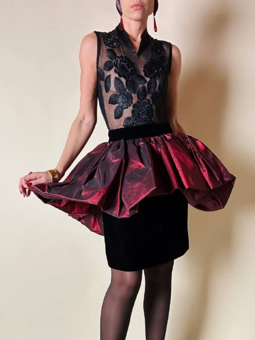 Minigonna in velluto nero con maxi ruches in taffetà bordeaux “Gabriella Ceroni”