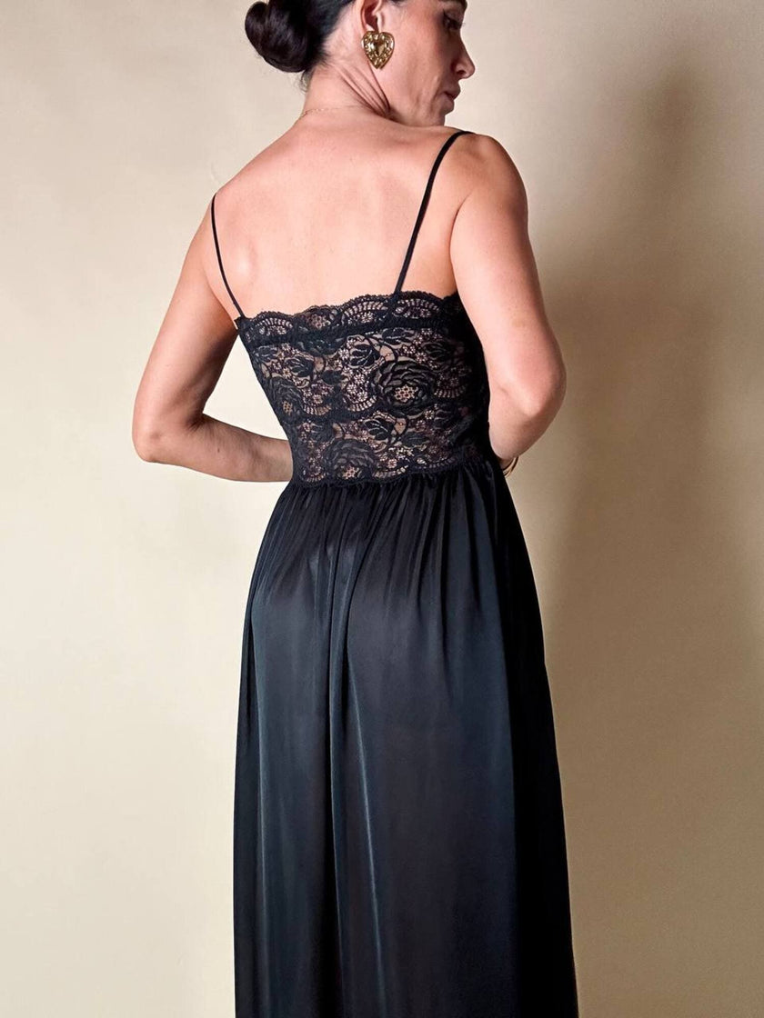 Slip dress nero in pizzo con coppe a balconcino “La Perla”