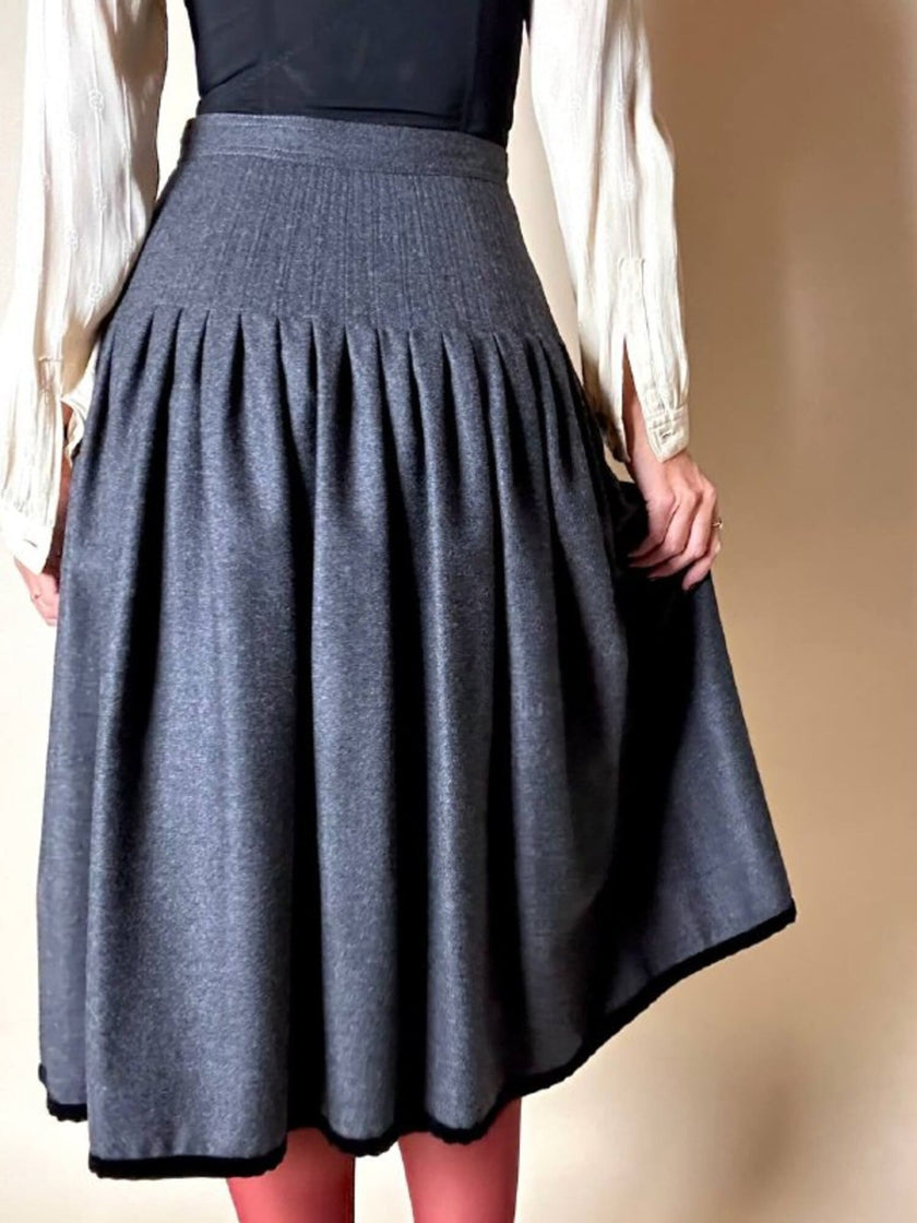 Gonna Fit and Flare Valentino Miss V in lana grigio antracite e velluto nero