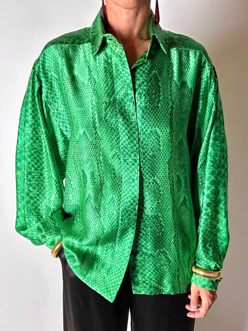 Camicia vintage sartoriale in raso di seta stampa pitone verde smeraldo
