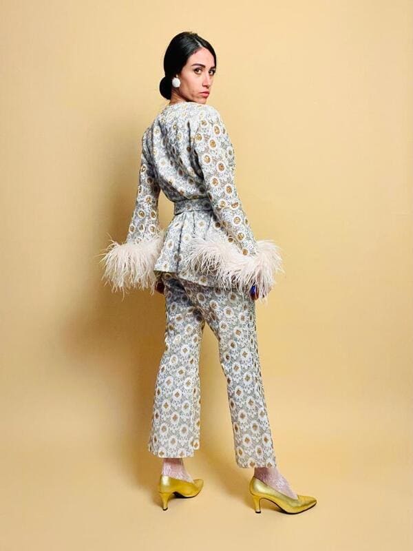 Lace tailleur con piume di marabù