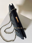 Borsa vintage in pelle nera lucida stampa coccodrillo con manici in catena oro