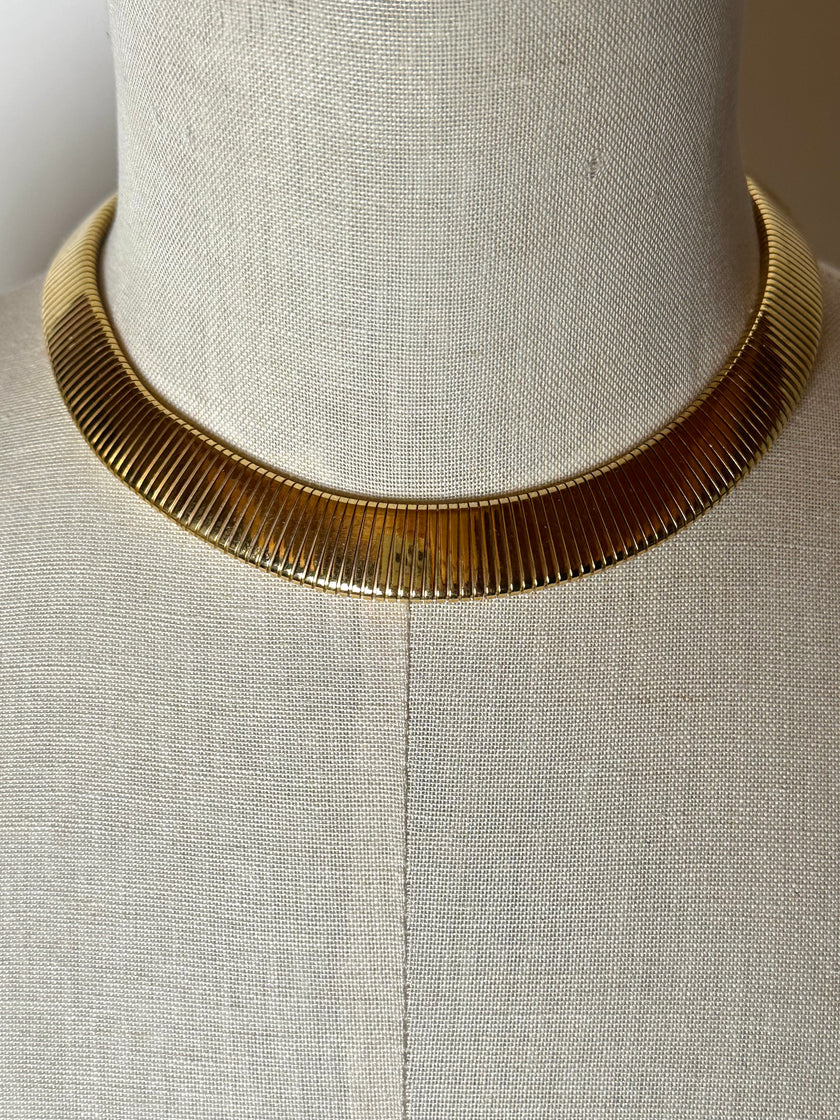 Vintage Cascio tubogas necklace in gold-tone metal
