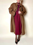 Cappotto lungo oversize in lana e cachemire cammello scuro con cintura in coordinato