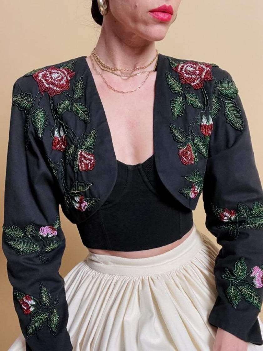 Bolero sartoriale in cotone nero con rose rosse ricamate in perline