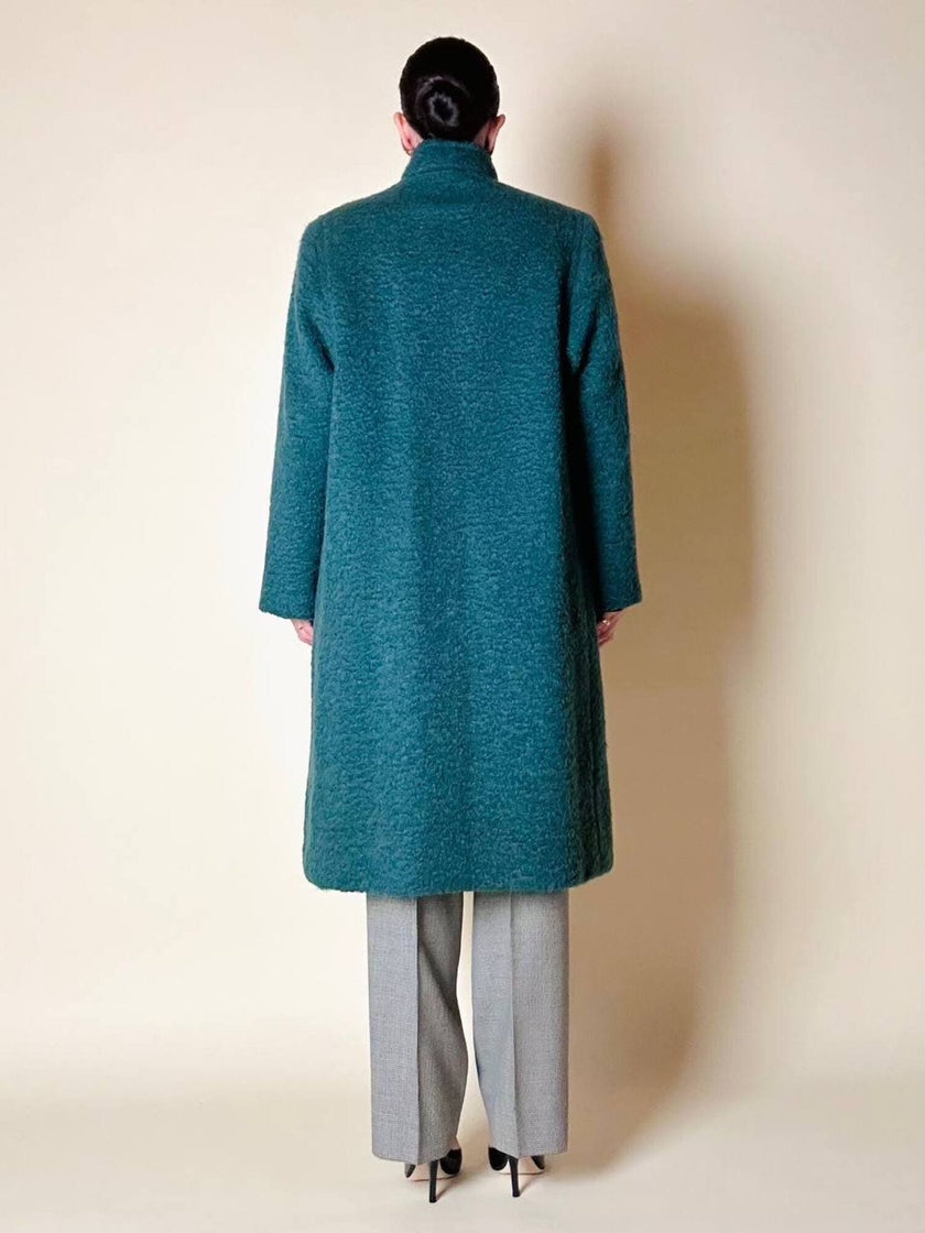 Cappotto doppiopetto in lana bouclé verde bosco con fodera firmata