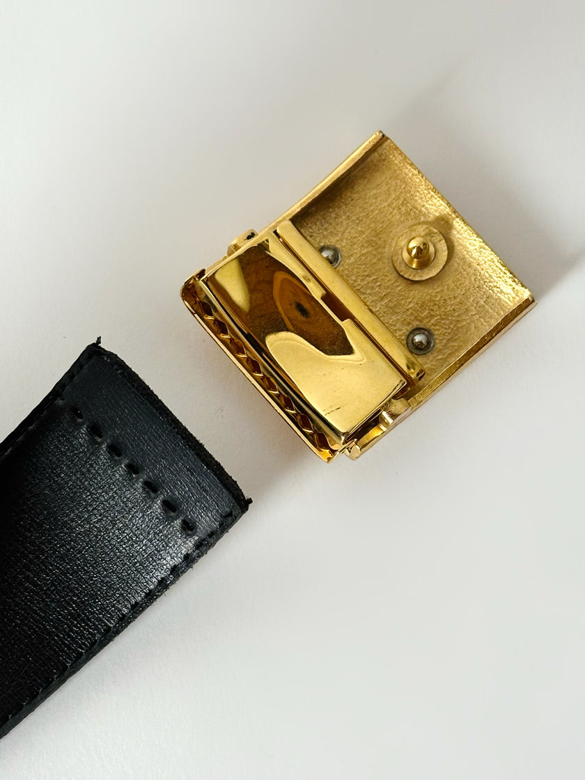 Cintura vintage Yves Saint Laurent in camoscio nero con maxi fibbia oro logata YSL