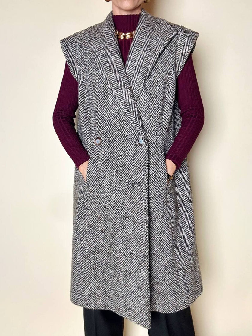 Gilet lungo doppiopetto in tweed a spina di pesce bianco e marrone