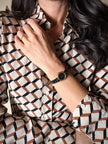 Gucci 4500 Quarzuhr mit goldenem Zifferblatt und schwarzem Lederarmband in Krokodillederoptik