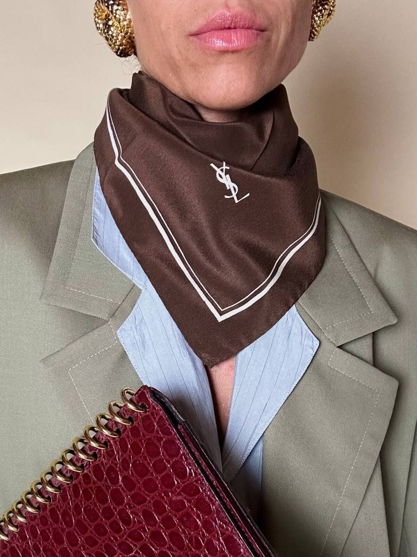 Carrè in seta marrone con profili bianchi “Yves Saint Laurent”