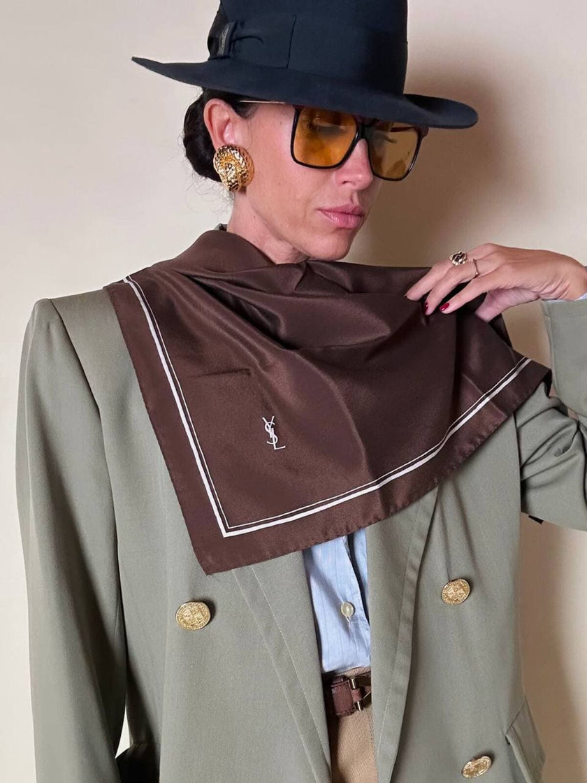 Carrè in seta marrone con profili bianchi “Yves Saint Laurent”