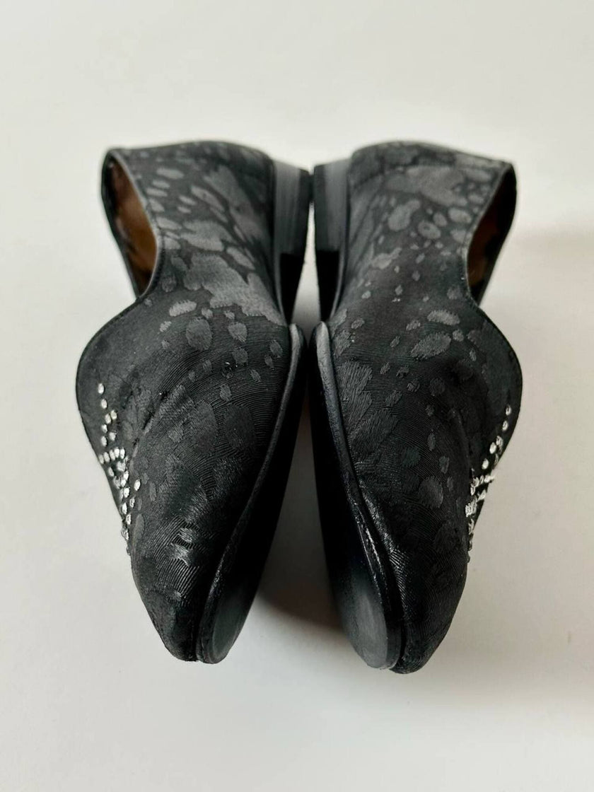 Ballerine slipper Yves Saint Laurent jacquard in tela nera animalier con monogramma YSL in strass