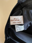Short vintage in pelle nera modello a vita alta con pince