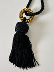 Collana vintage con nappina nera e anello dorato torchon