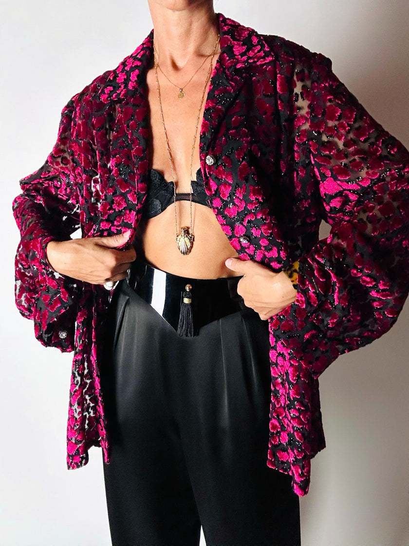 Camicia vintage in velluto dévoré amarena e lurex nero con motivo animalier