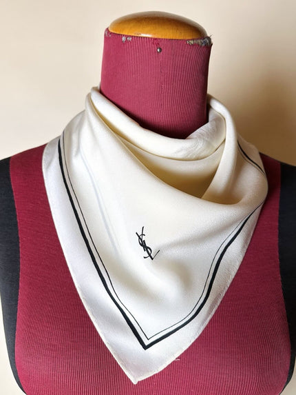 Foulard vintage Yves Saint Laurent in seta avorio con profili e logo neri