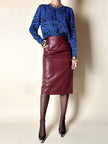 Falda midi vintage de tiro alto en piel burdeos con detalle acolchado