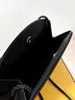 Pochette vintage Guy Laroche forma a ventaglio in raso nero con nappa couture