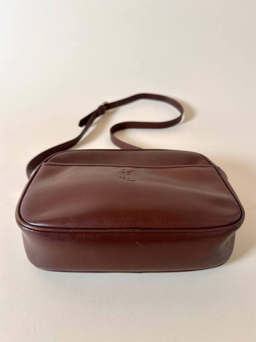 Borsa bandoulière Yves Saint Laurent in pelle marrone castagna con logo a caldo